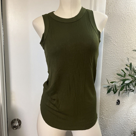 NWT Women’s Medium Green Tank Top Soft NWT By Nostalgia - Picture 2 of 13